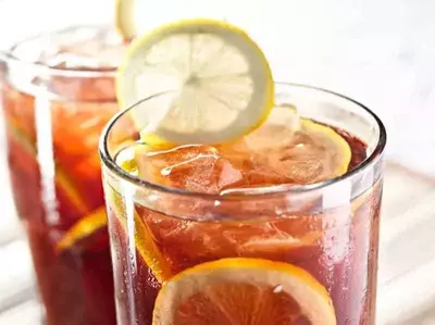 Two glasses of Southern style sweet tea with lemon