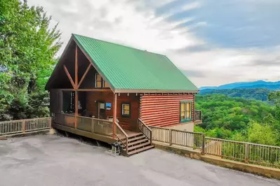 affordable Pigeon Forge cabin with mountain view