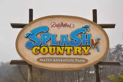 Dollywood Splash Country