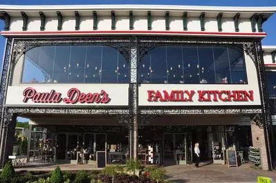 paula deen's family kitchen the island pigeon forge tn