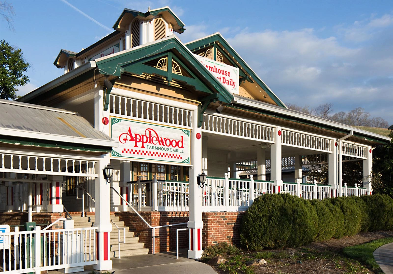 Applewood Farmhouse Grill