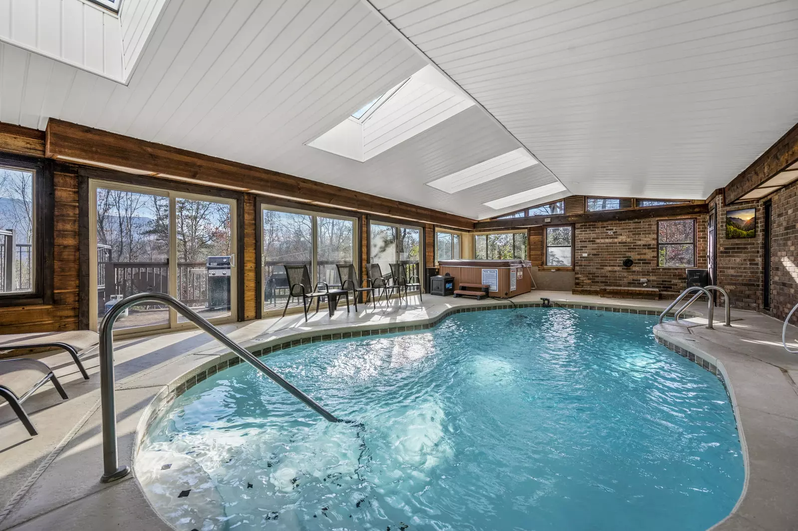 cabins with pools in gatlinburg