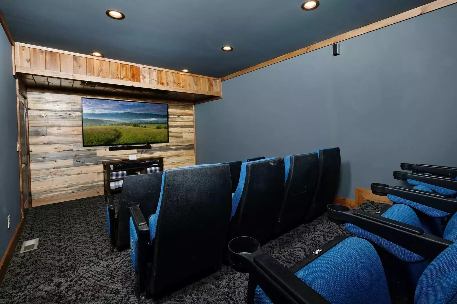 gatlinburg cabins with theater rooms