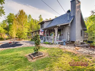 LJ's Cozy Getaway - 1 bedroom cabin near Pigeon Forge