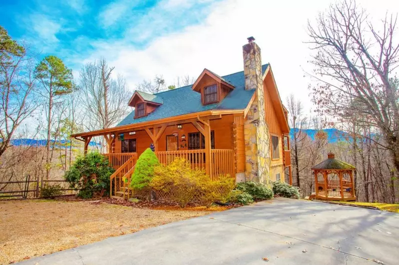 Large Parking Gatlinburg Cabin Rental