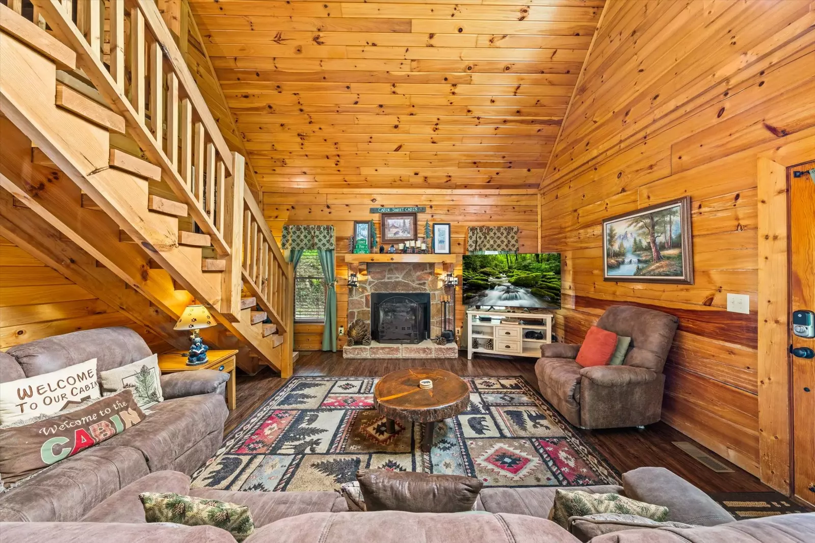 Honey Pine Lodge