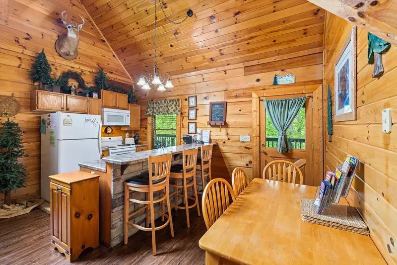 Honey Pine Lodge
