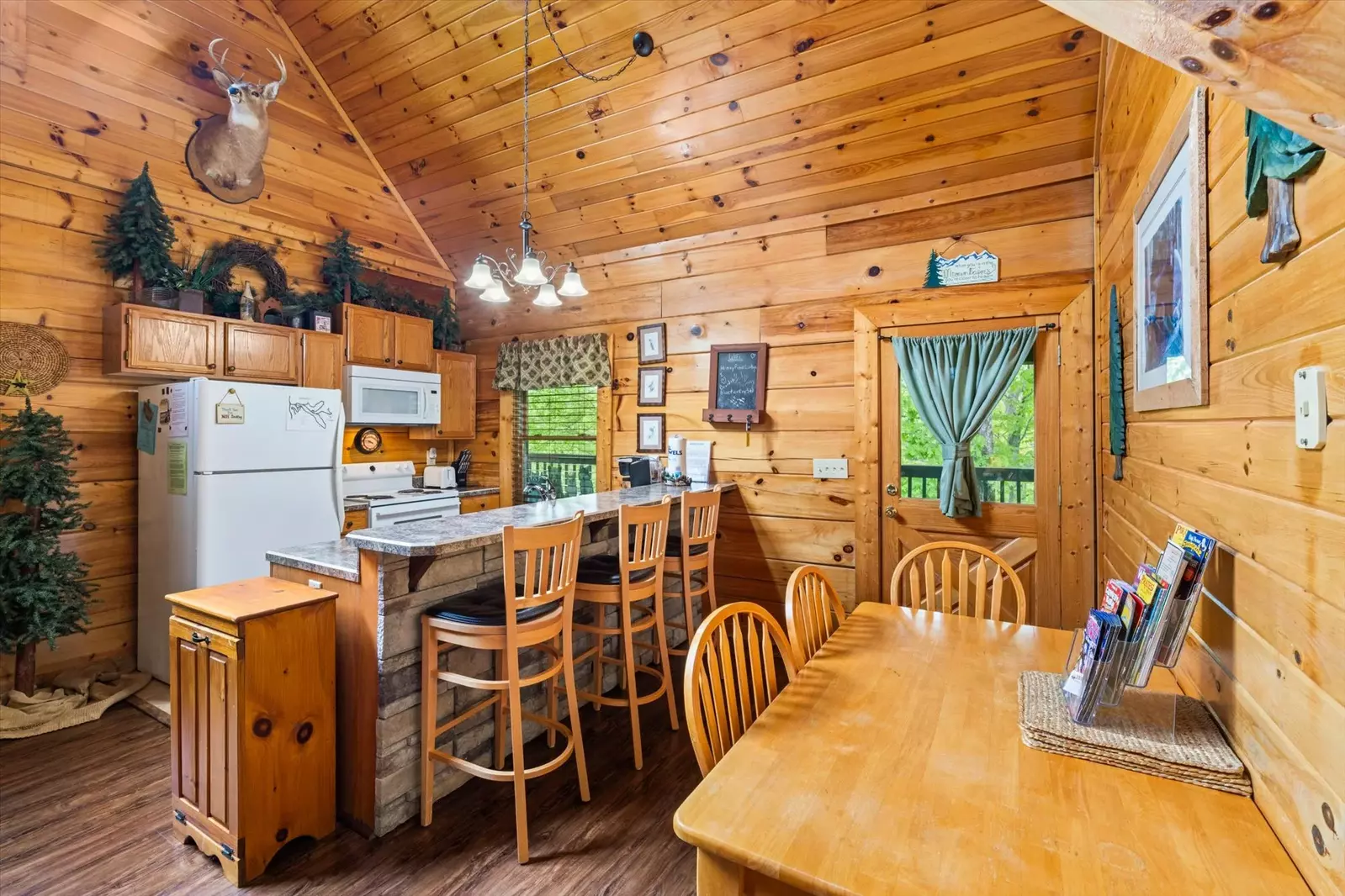 Honey Pine Lodge