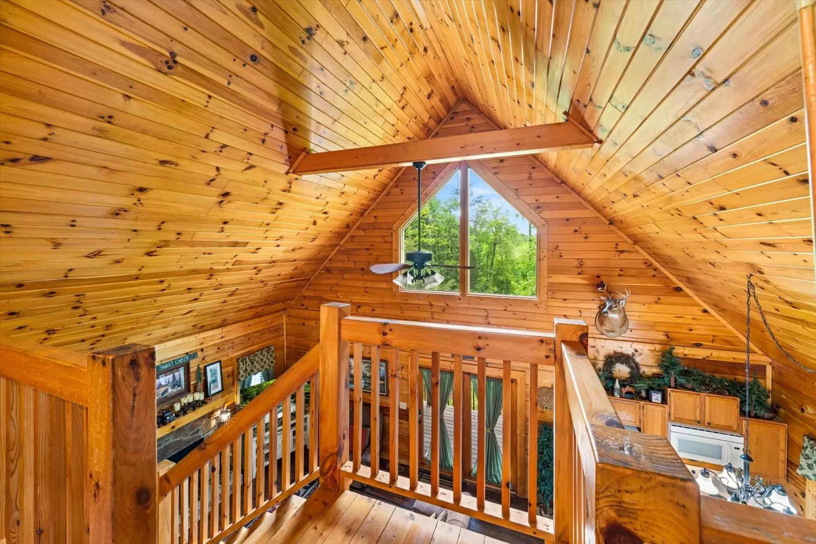 Honey Pine Lodge