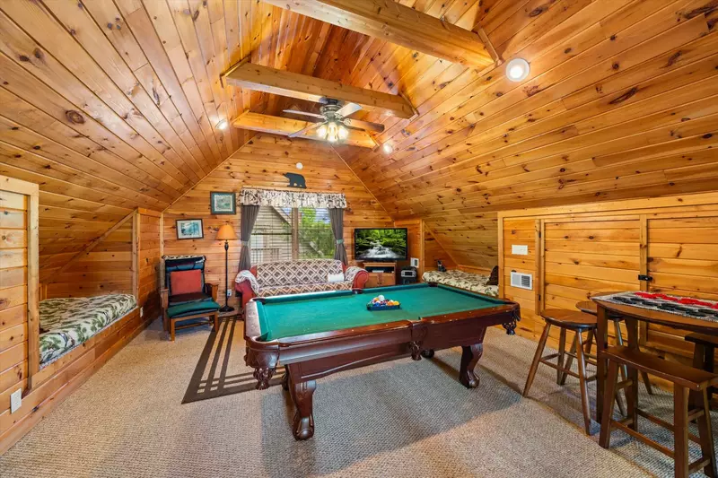 Honey Pine Lodge
