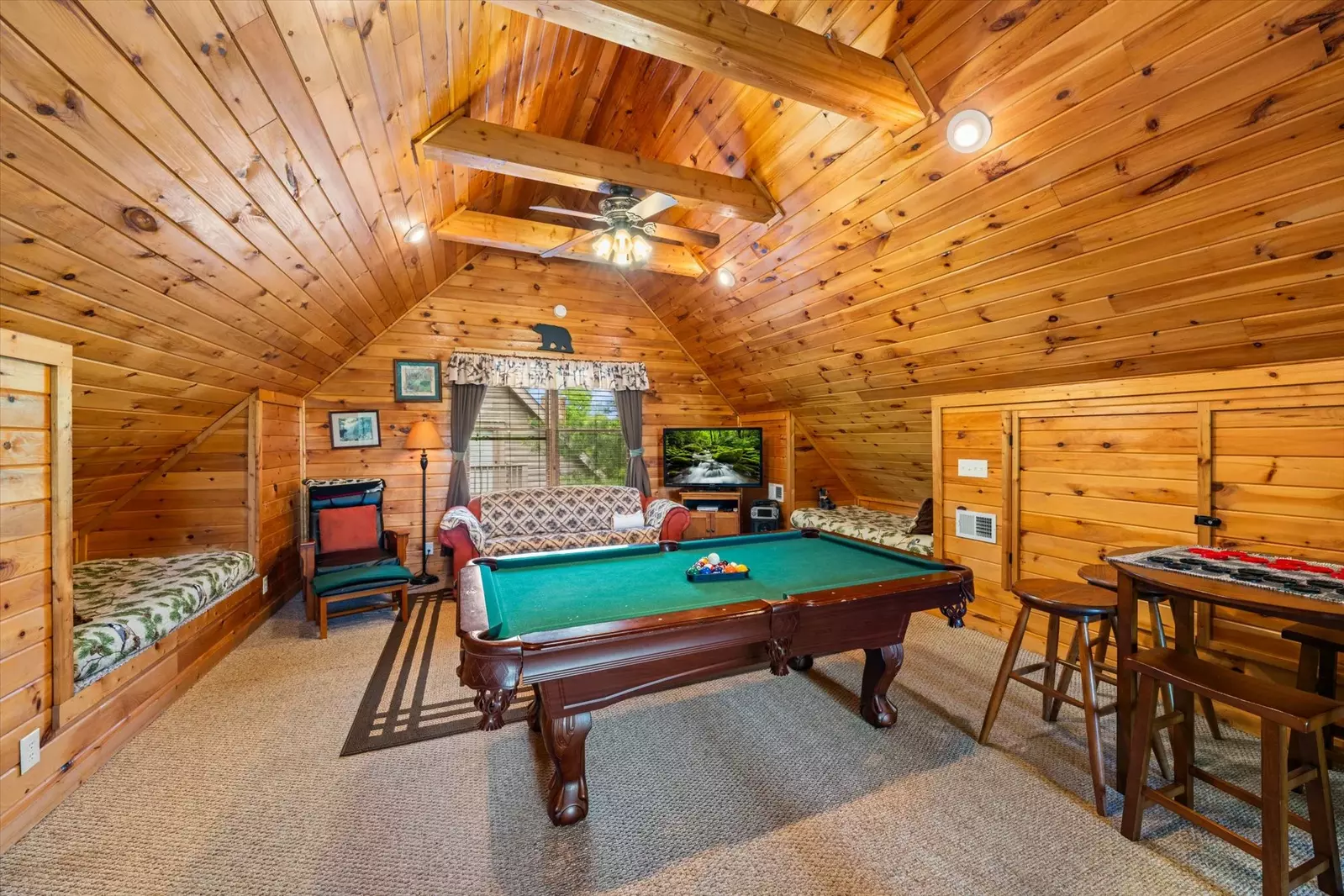 Honey Pine Lodge