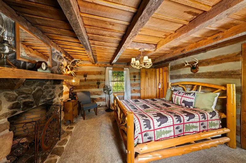 Huckleberry Inn