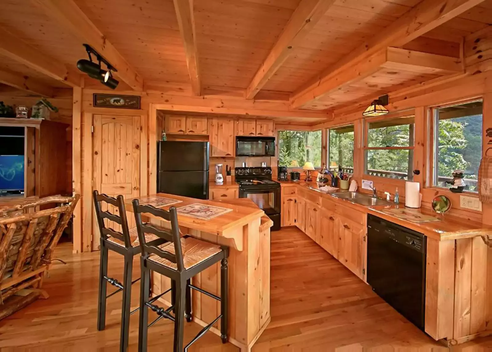  Open kitchen with all the necessities.