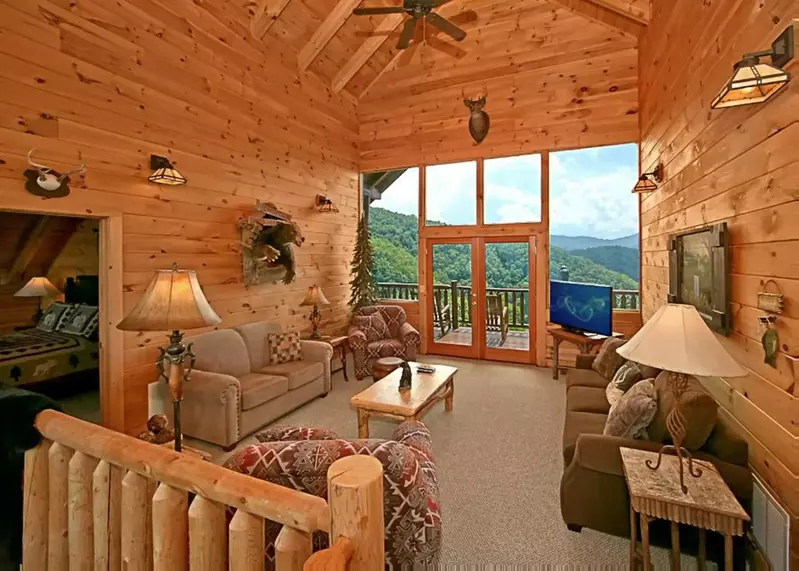 A second sitting area with views from both sides of the cabin.