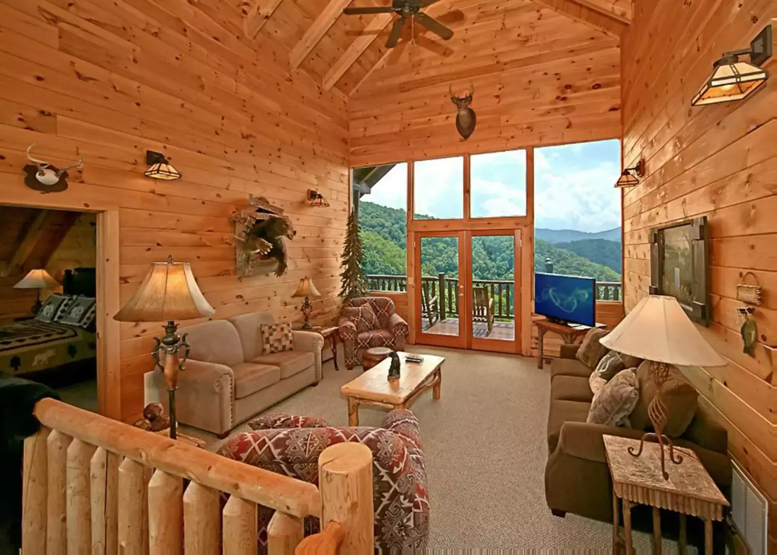 A second sitting area with views from both sides of the cabin.