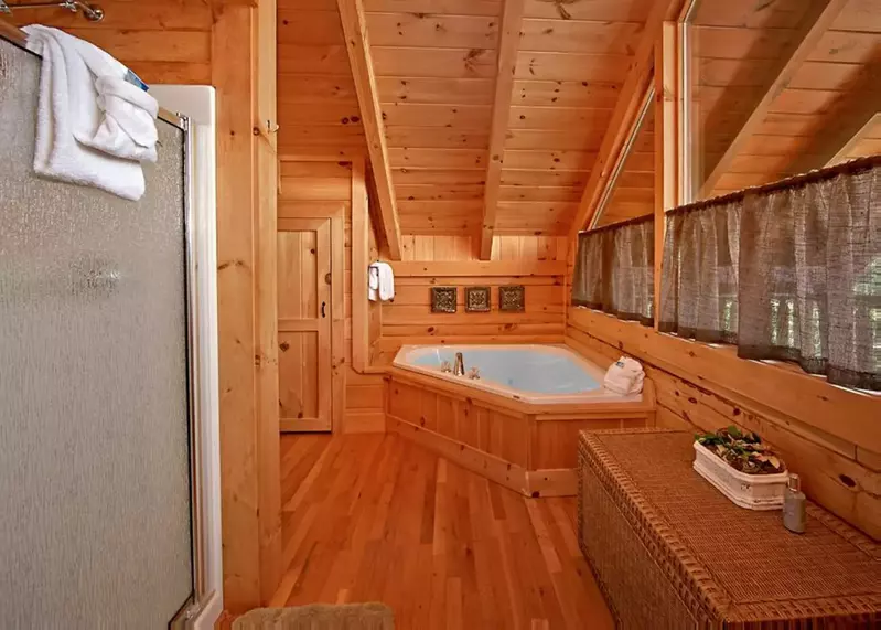  Private en Suite Bath complete with a Jacuzzi tub and walk in shower. 