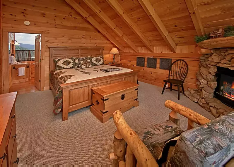  Second master bedroom with King bed. 