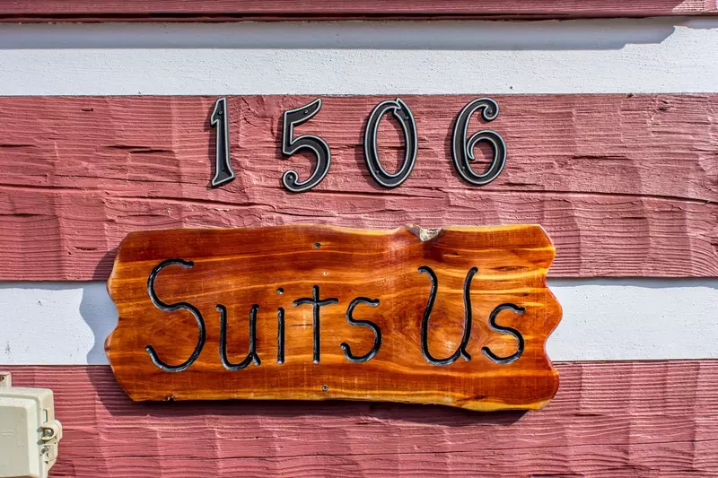 Suits Us