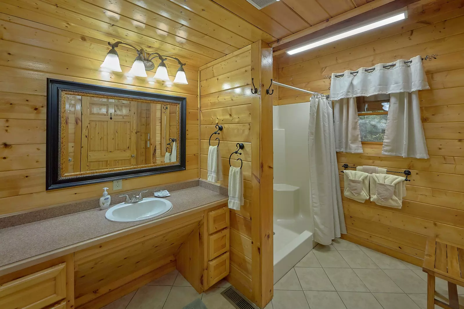 Property image, Interior, of Creeksong