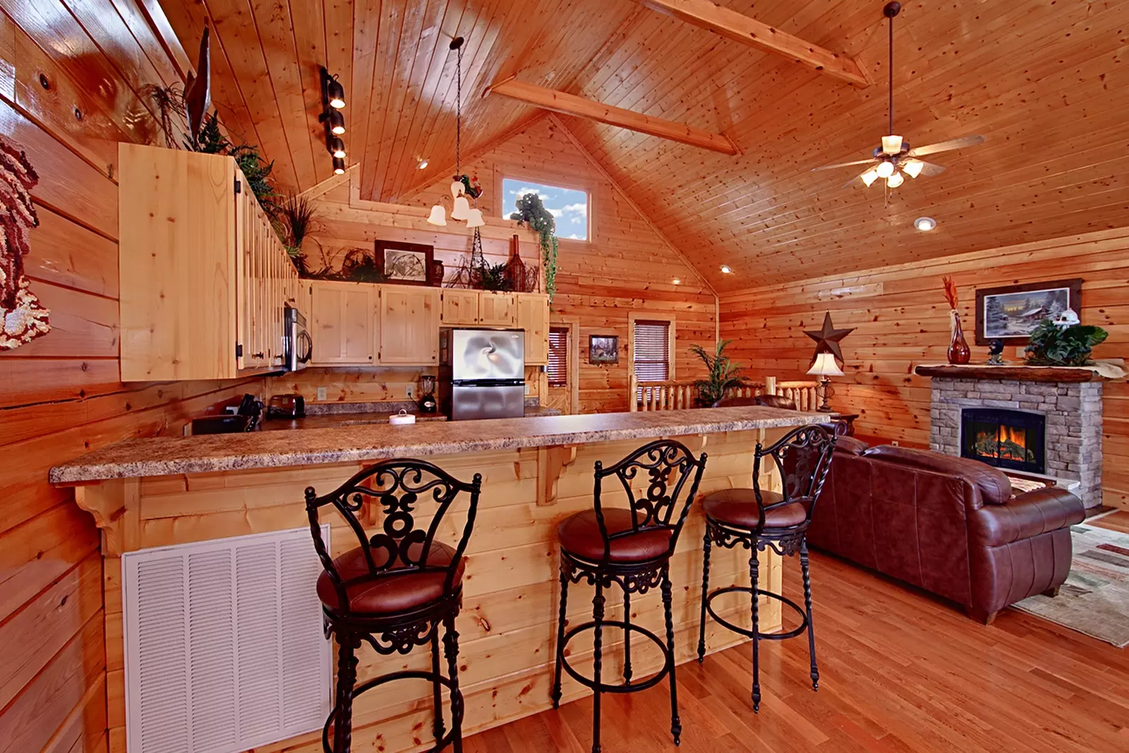 Property image, Interior, of Mountain Dreams (#104)