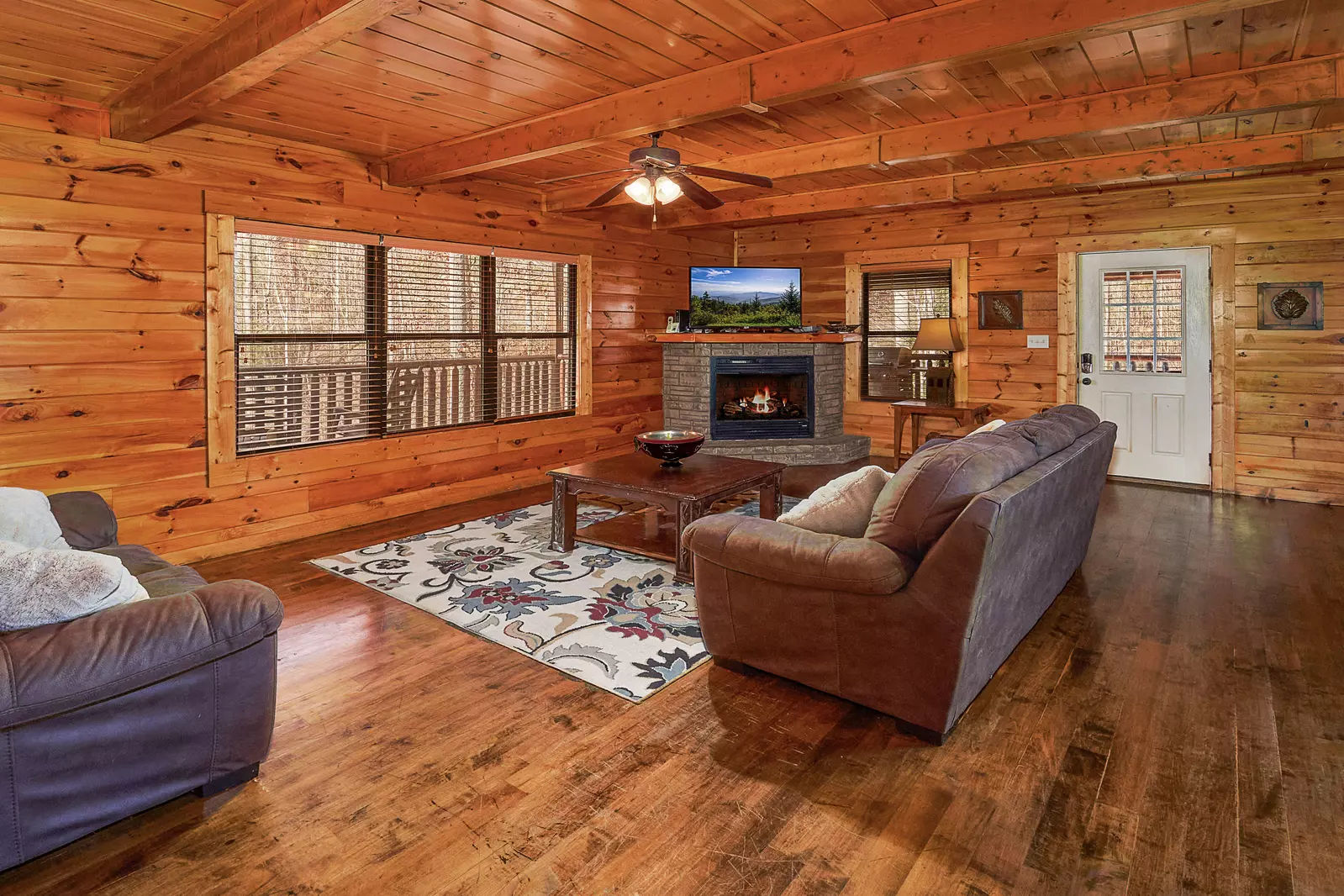 Property image, Interior, of Diamond In The Rough