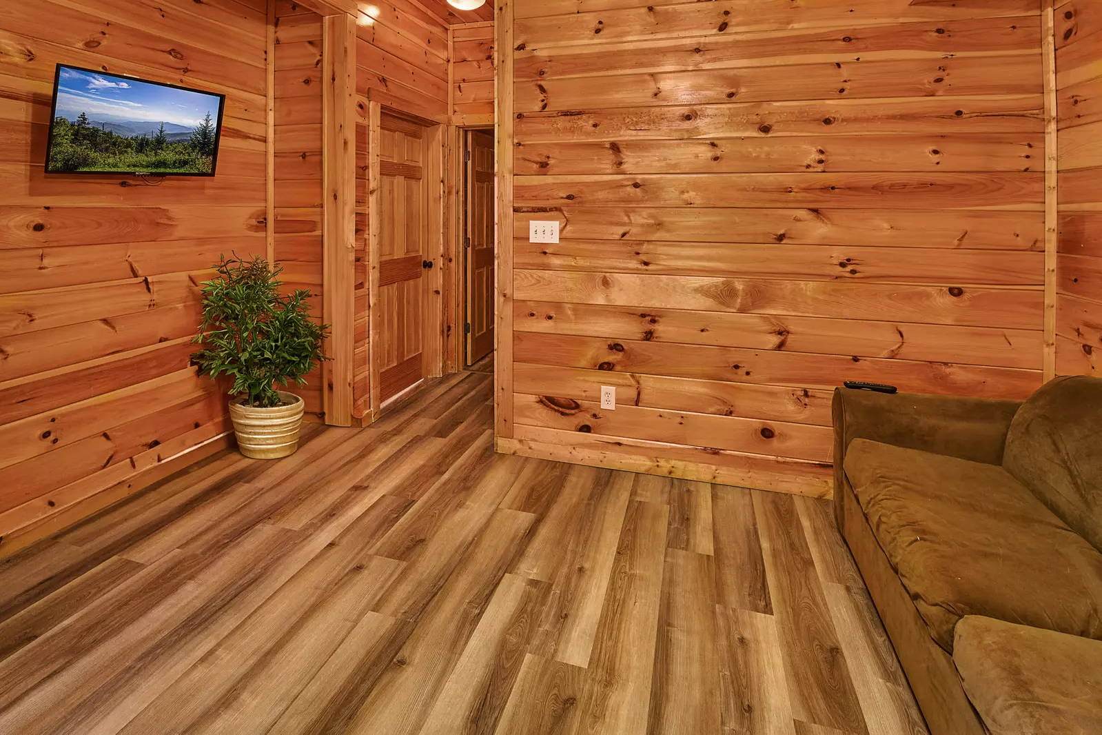 Property image, Interior, of Diamond In The Rough