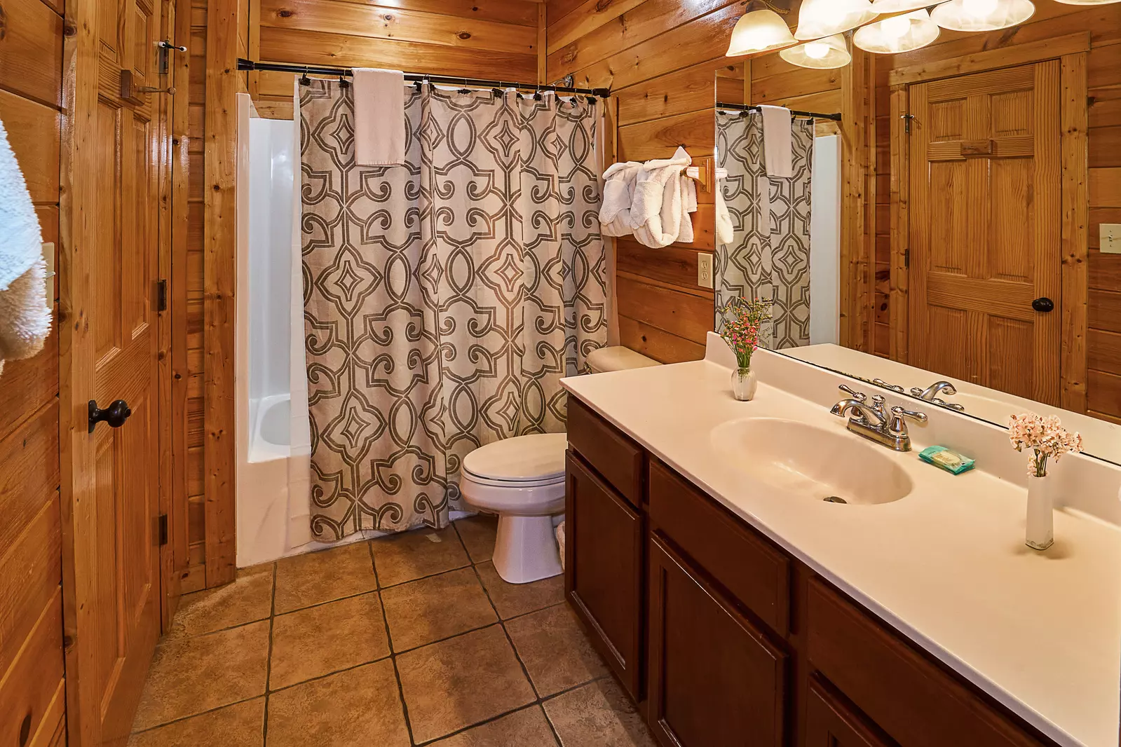 Property image, Interior, of Diamond In The Rough