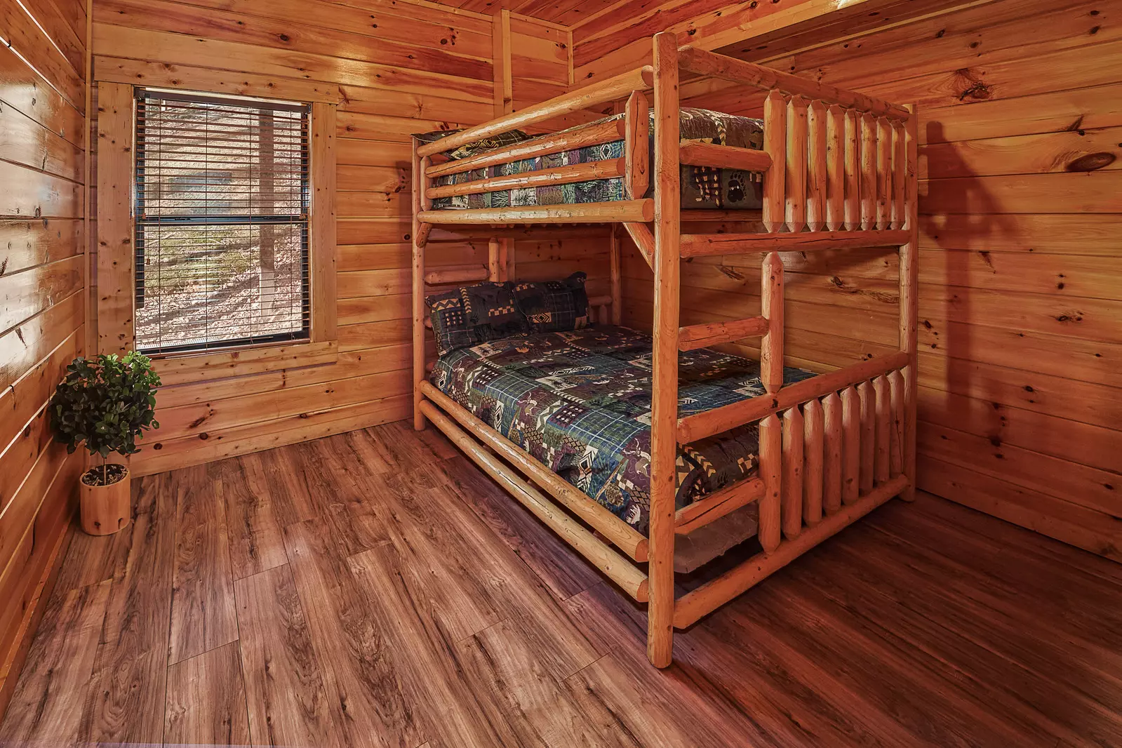 Property image, Interior, of Diamond In The Rough