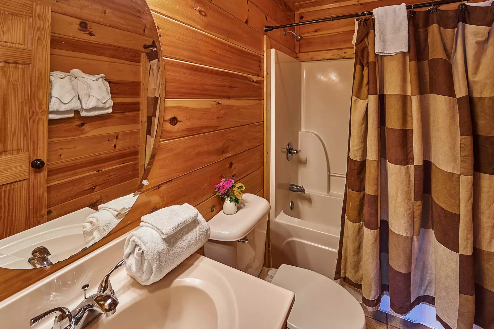 Property image, Interior, of Diamond In The Rough