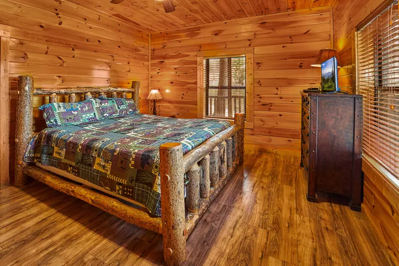 Property image, Interior, of Diamond In The Rough