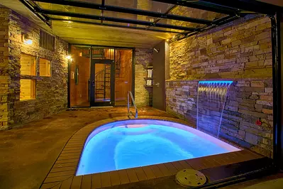Property image, Interior, of Urban Cowboy
