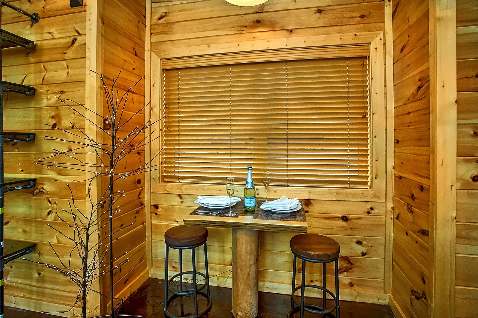 Property image, Interior, of Urban Cowboy