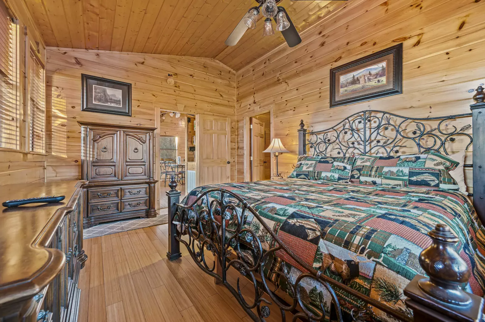 Property image, Interior, of Love Me Tender