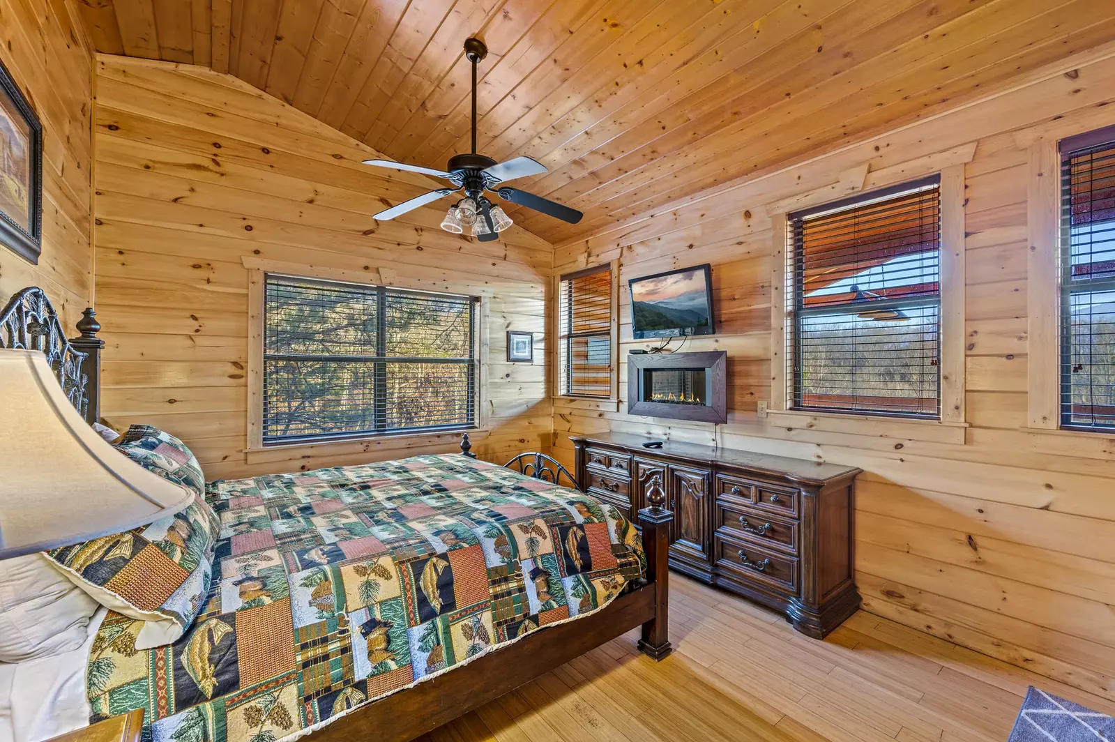 Property image, Interior, of Love Me Tender