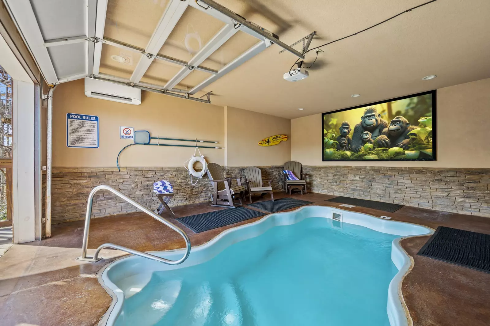 Property image, Interior, of Legends Pool Lodge