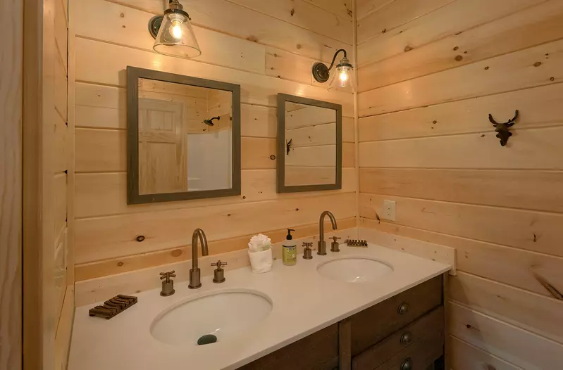 Property image, Interior, of Misty Mountain Adventure Lodge
