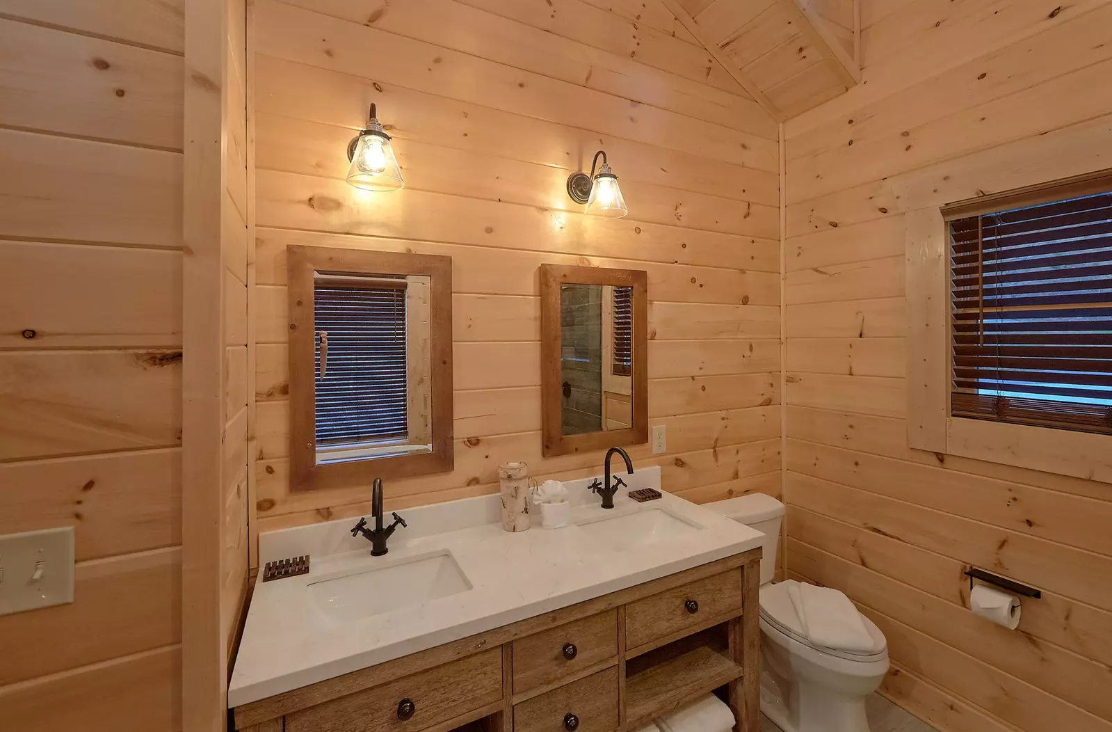 Property image, Interior, of Misty Mountain Adventure Lodge
