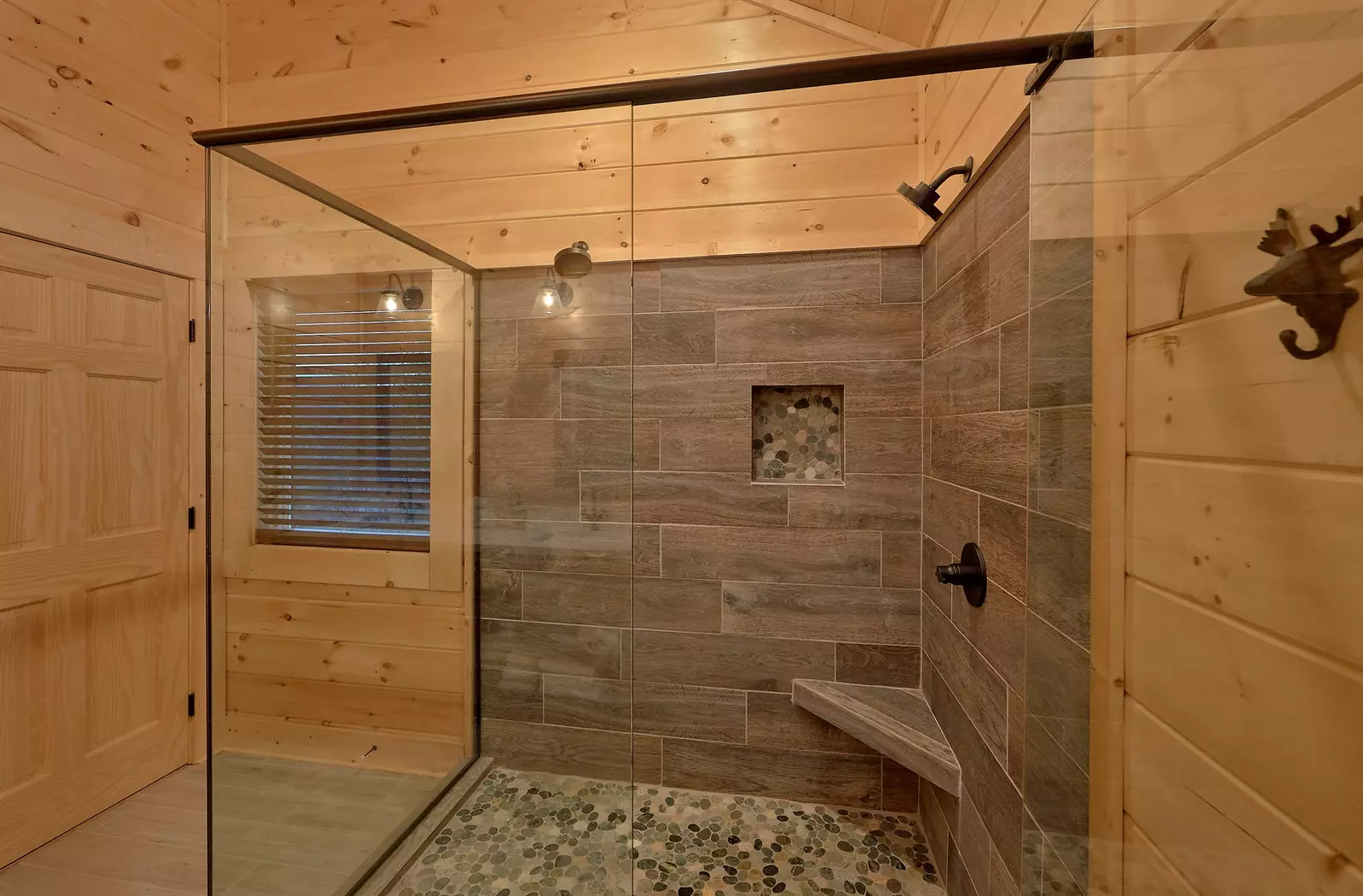 Property image, Interior, of Misty Mountain Adventure Lodge