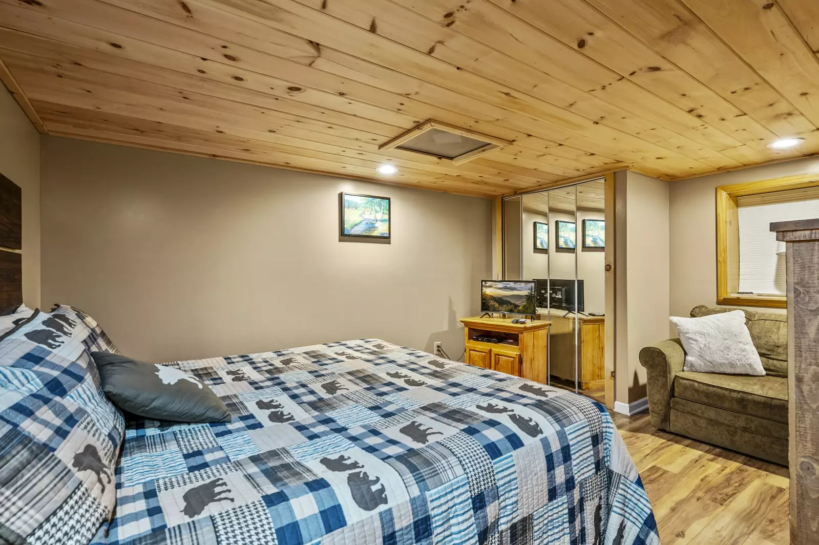 Property image, Interior, of The Swiminn Place