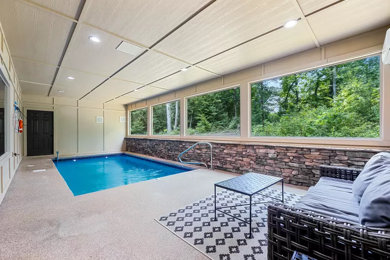 Property image, Interior, of Modern Adventure Splash