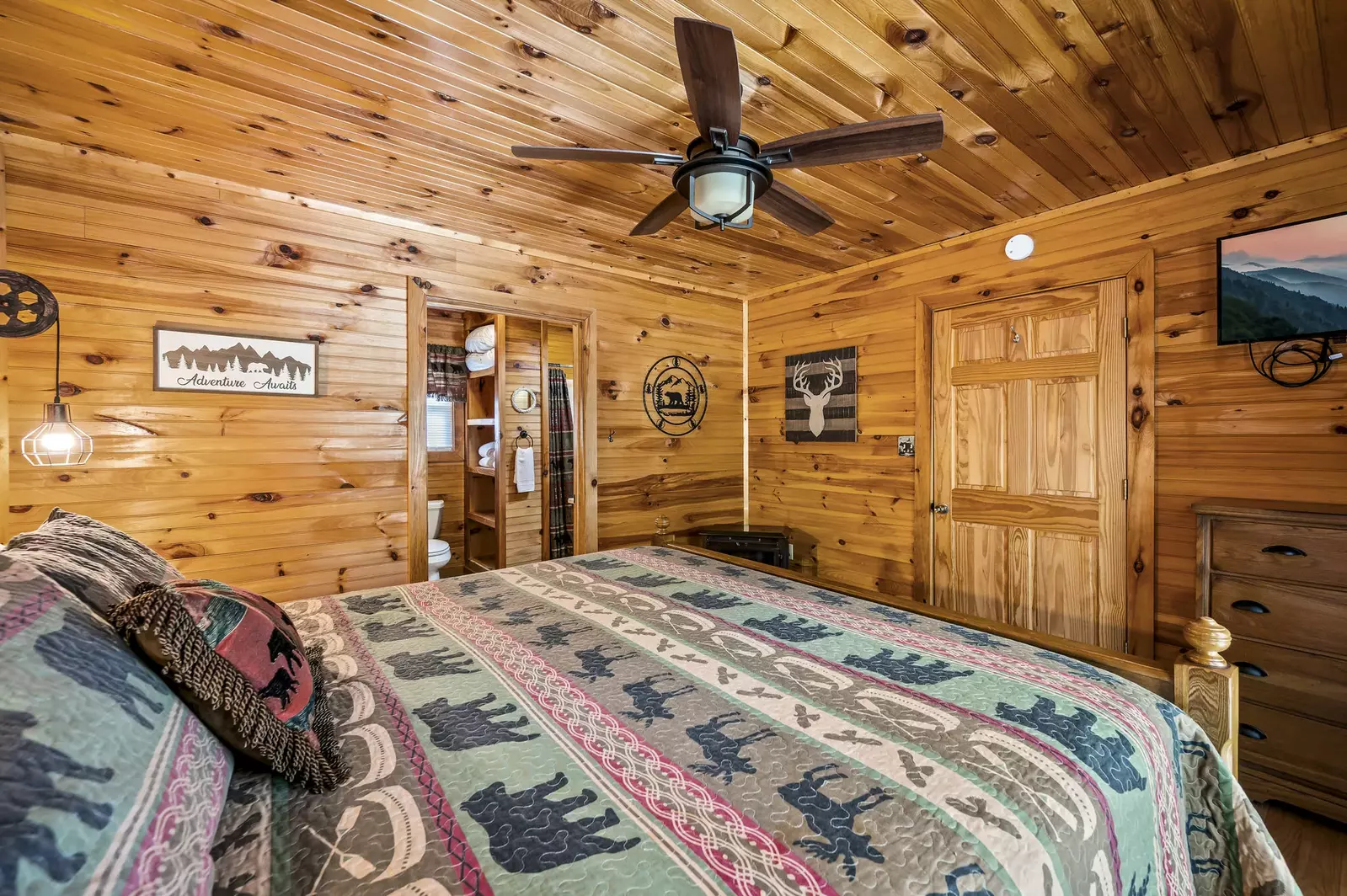 Property image, Interior, of Cozy Bear Cabin