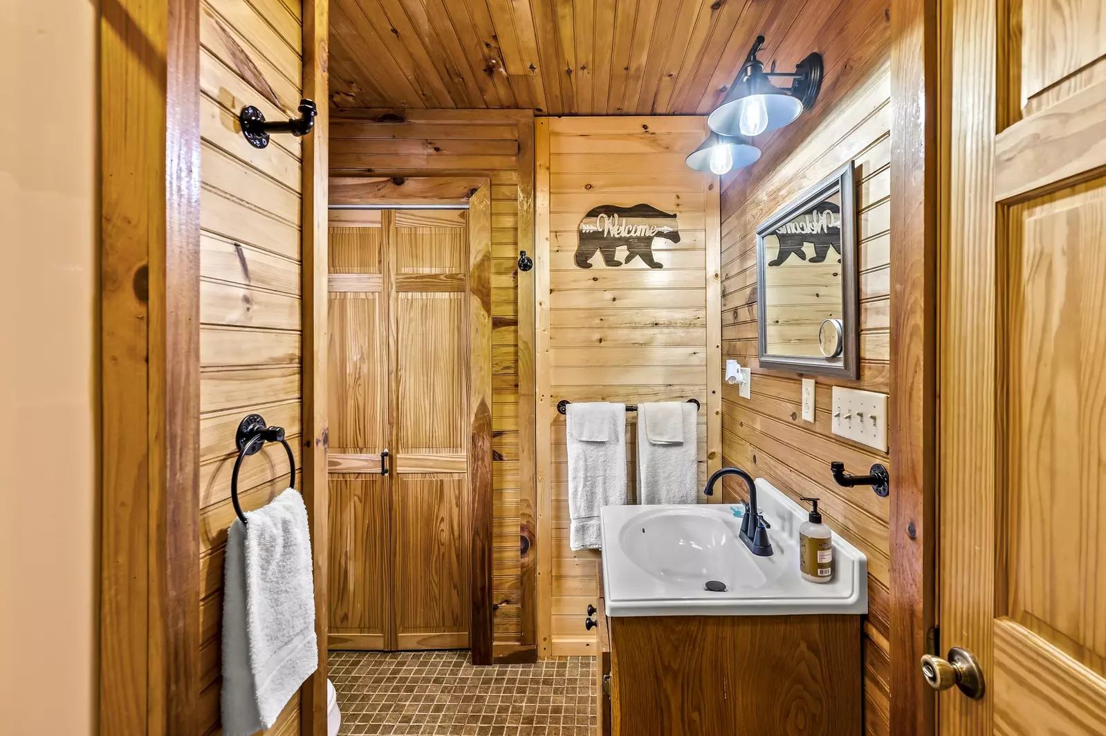 Property image, Interior, of Cozy Bear Cabin