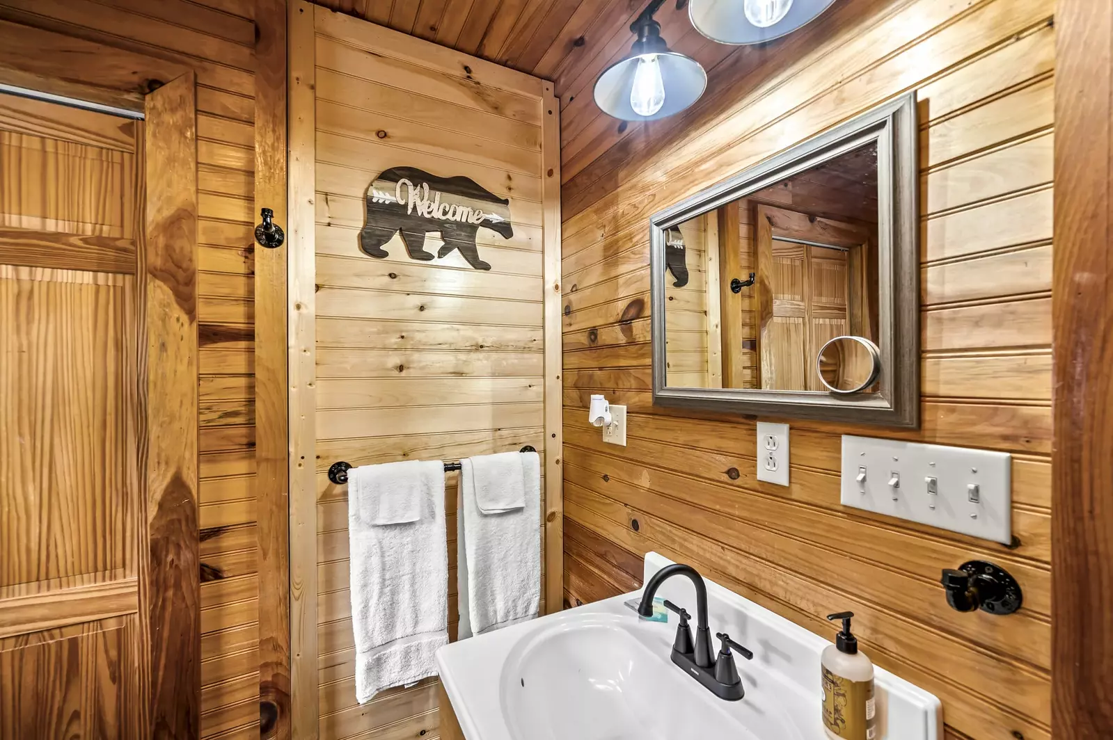 Property image, Interior, of Cozy Bear Cabin