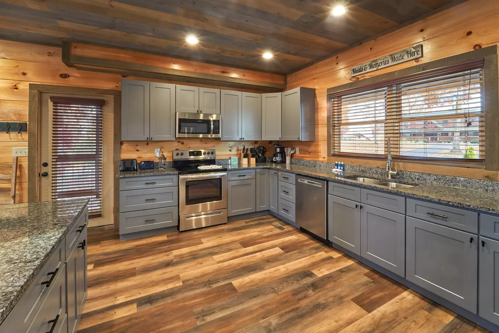 Property image, Interior, of Splashing Elk