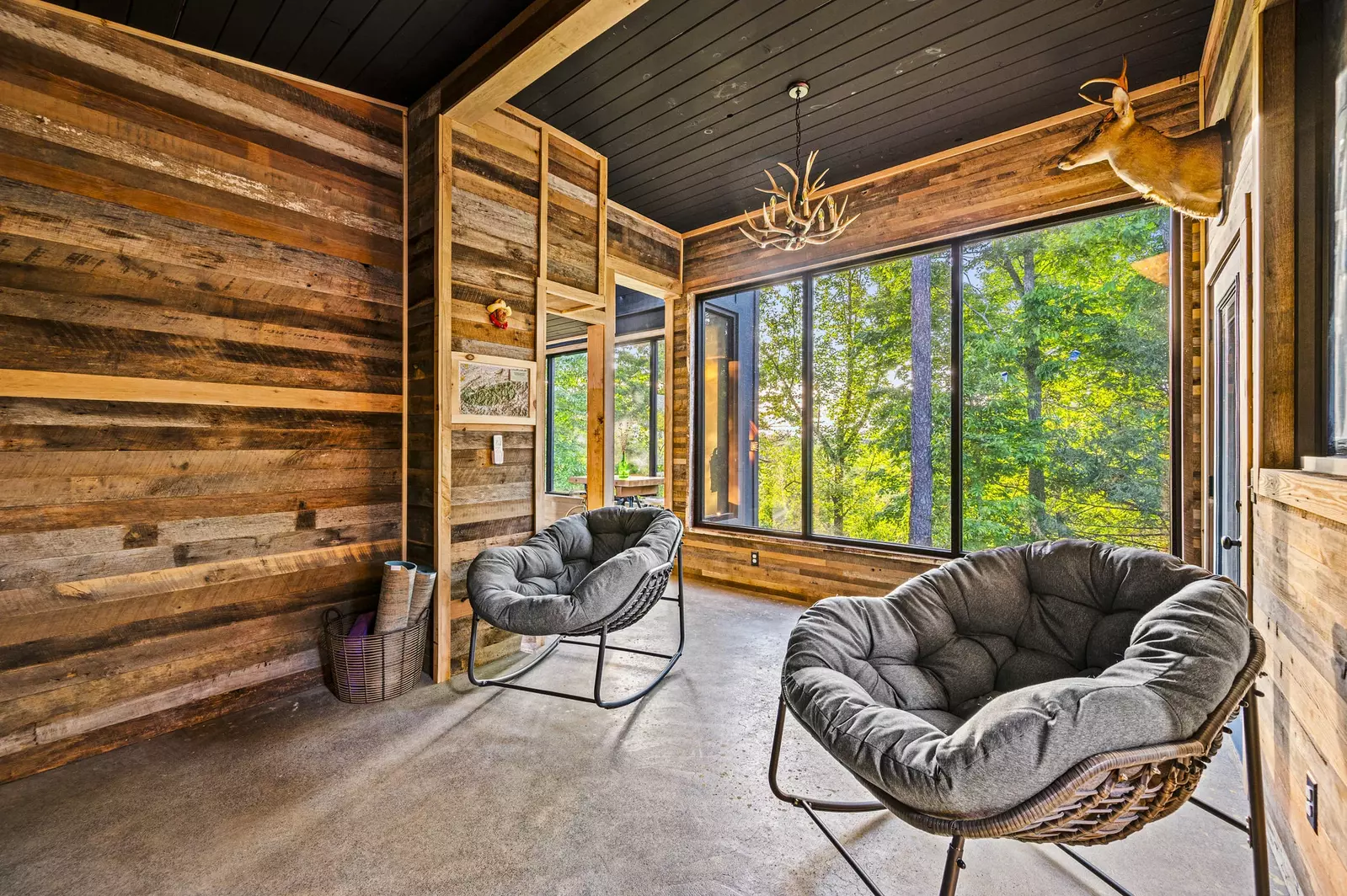 Property image, Interior, of Rhinestone Cowboy