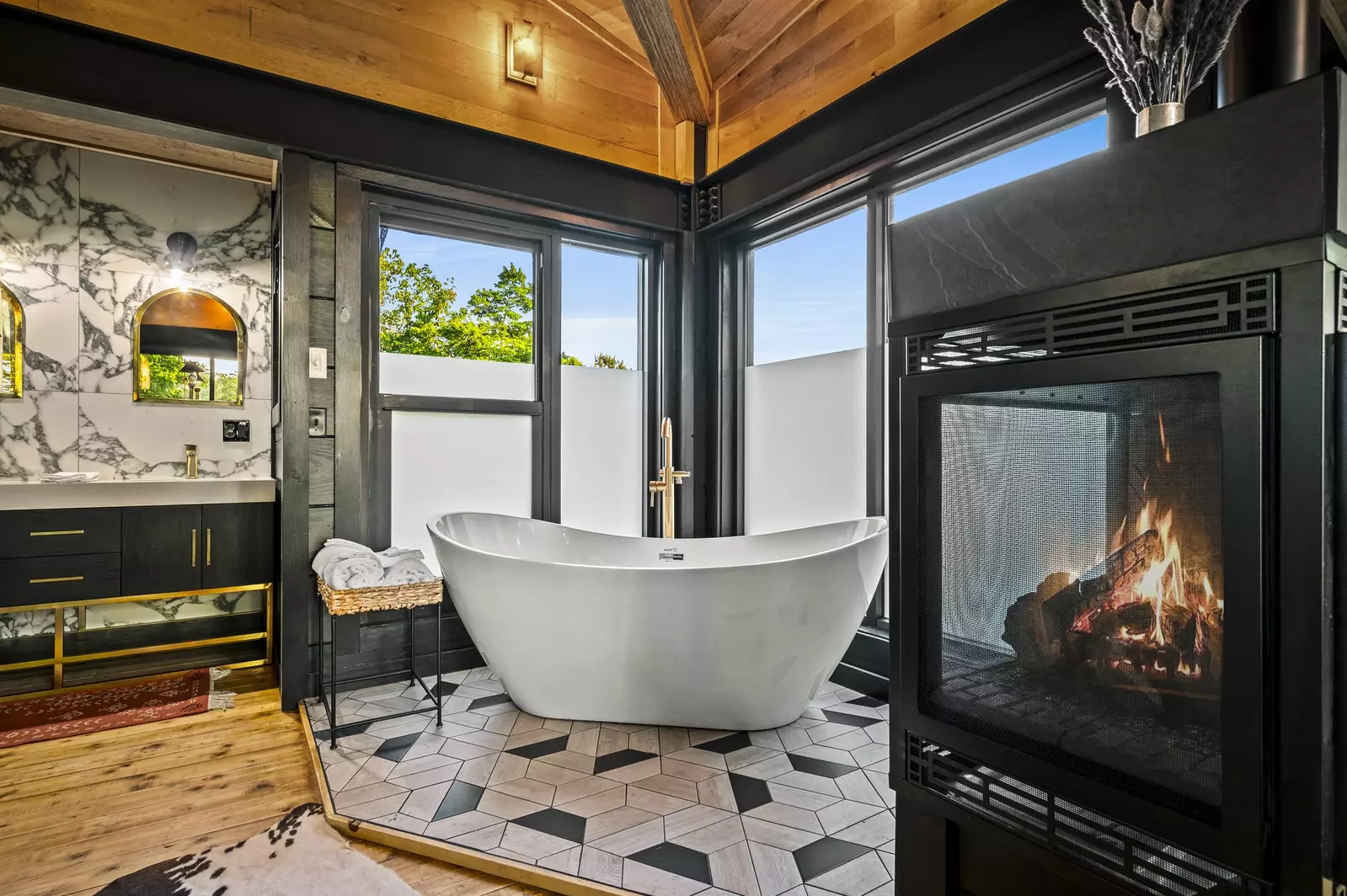 Property image, Interior, of Rhinestone Cowboy