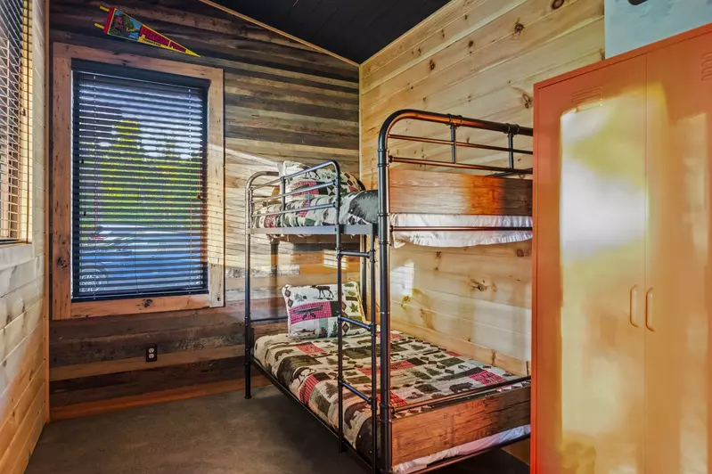 Property image, Interior, of Rhinestone Cowboy
