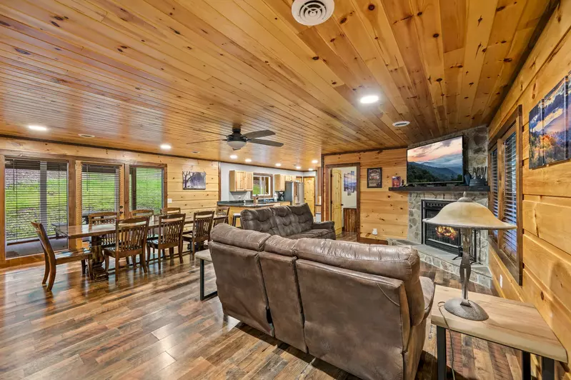 Property image, Interior, of Twin Oak Creek