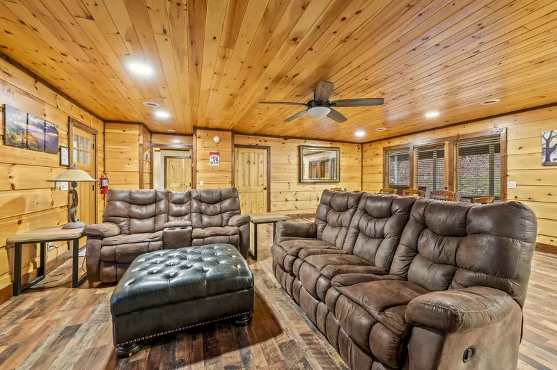 Property image, Interior, of Twin Oak Creek