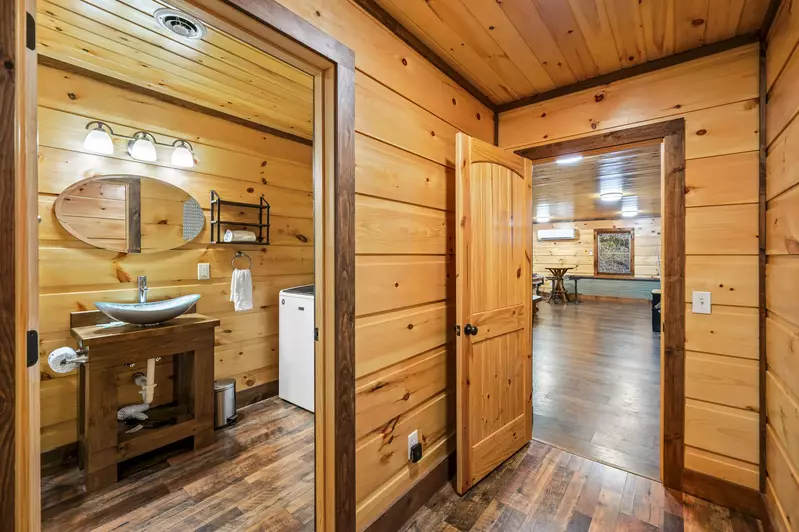 Property image, Interior, of Twin Oak Creek